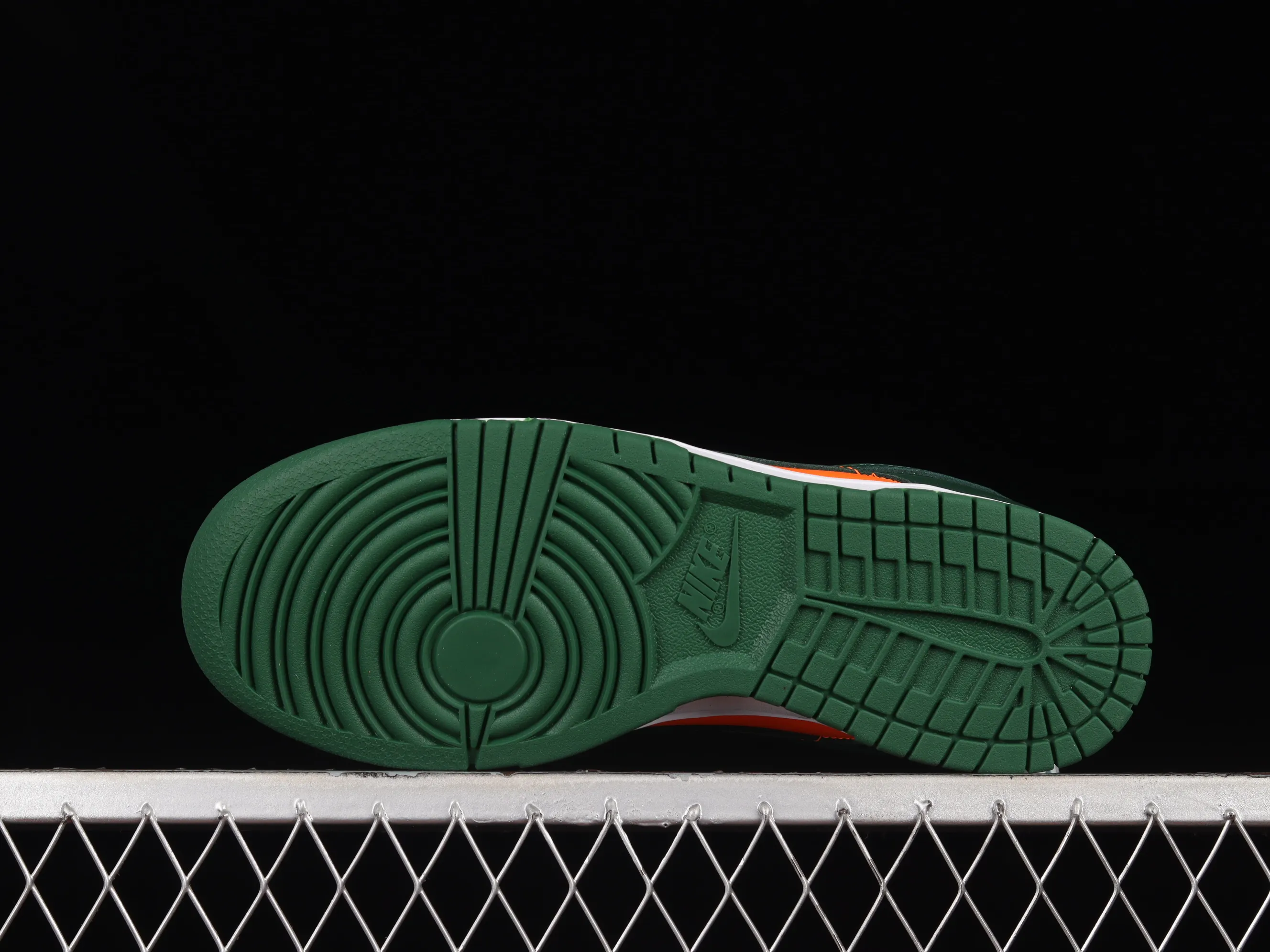 All Categories Nk SB Dunk Series Nk SB Dunk Low Low-top sneakers Nk SB Dunk Low "Miami Hurricanes" Orange-green SB low-top casual sneakers DD1391-300